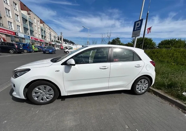 Kia Rio cena 31900 przebieg: 214000, rok produkcji 2017 z Warszawa małe 37